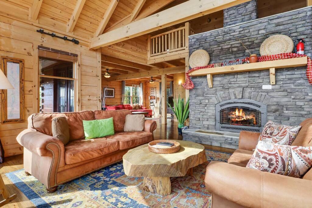 Sky High Lodge By Bk Stays. Large Cabin. Amazing Views. Game Room. Jacuzzi. Six Bedrooms. Sleeps 12 Blue Ridge Exteriör bild